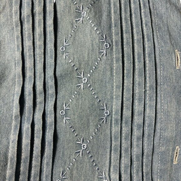 Clementine Vintage Woman's Blue Denim Button Down Shirt Size Medium Long sleeve - Picture 4 of 11